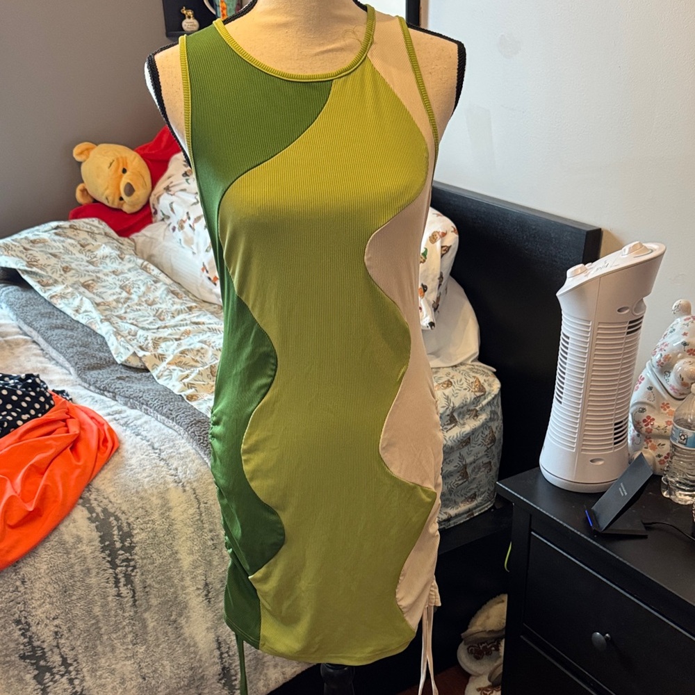 Vibrant Green Wave Pattern Tank Dress - Picture 2 of 3